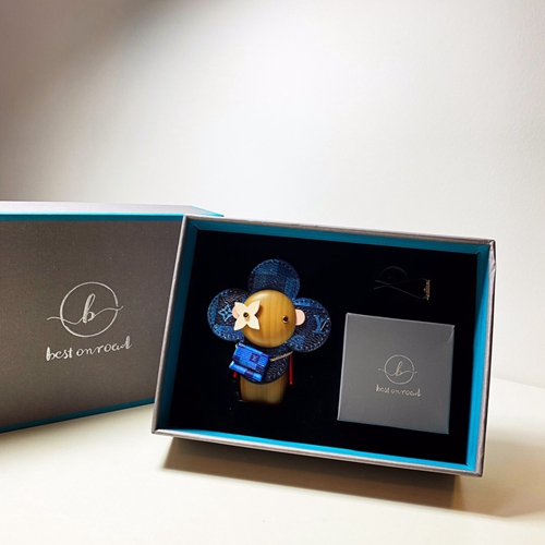 ブランドキーホルダー側面デザイン